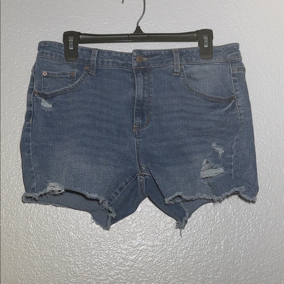 No Boundaries Pants - No boundaries shorts size 13